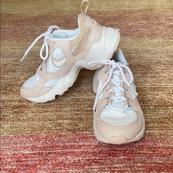 nike air heights pink
